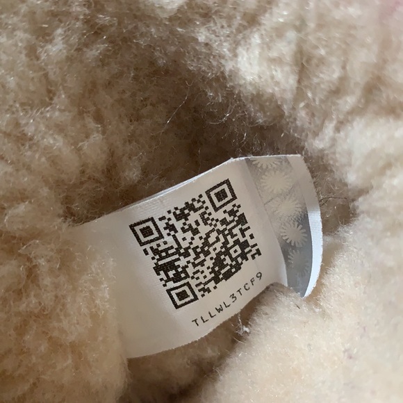 UGG girls boots size:4 tan/pink trim very cute! - Picture 7 of 9